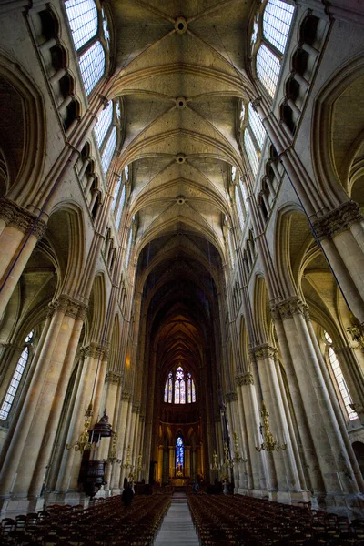 大教堂巴黎圣母院，兰斯，香槟，法国的内部 — 图库照片