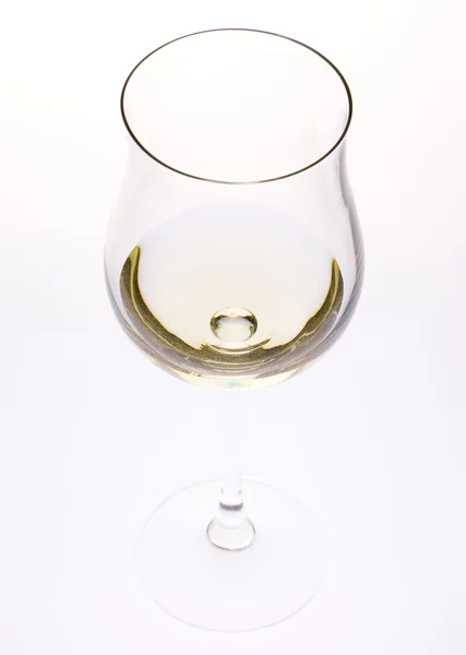 Verre à vin avec vin blanc — Photo