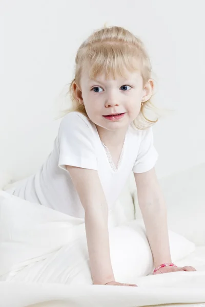 Porträtt av lilla flicka — Stockfoto