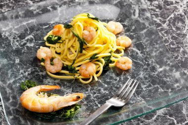 Spagetti karides ile