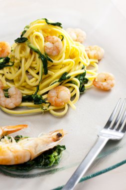 Spagetti karides ile