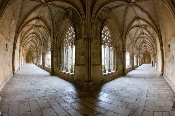 Real claustro del Monasterio de Santa Maria da Vitoria, Batalha, Est —  Fotos de Stock