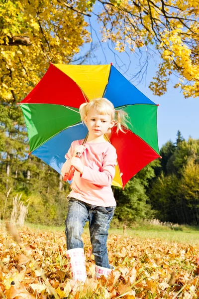 Little girl with umbrella in autumnal nature — Stock Photo, Image