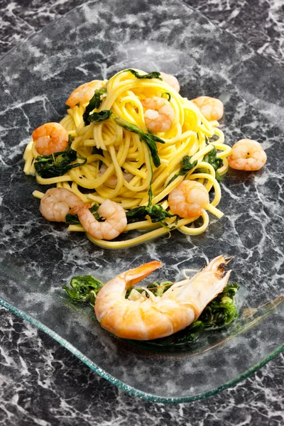 Spaghettis aux crevettes — Photo