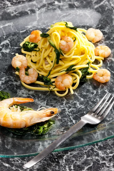 stock image Spaghetti with prawns