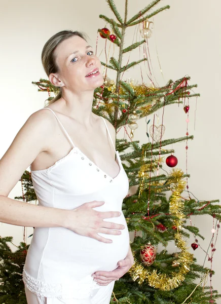 Mulher grávida no Natal — Fotografia de Stock