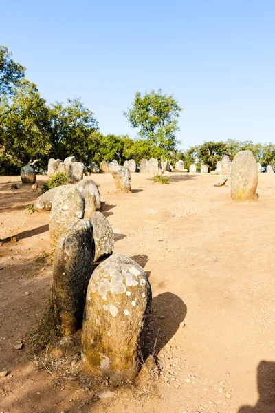Steencirkel van almendres in de buurt van evora, alentejo, portugal — Stockfoto