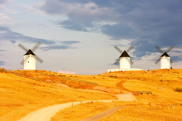 Větrné mlýny, alcazar de san juan, Kastilie la mancha, Španělsko — Stock fotografie