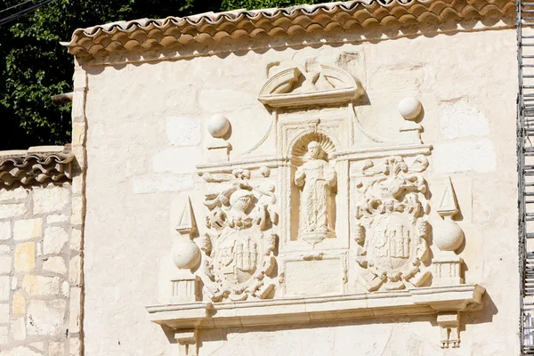 Perto da igreja em Cuenca, Castela-La Mancha, Espanha — Fotografia de Stock