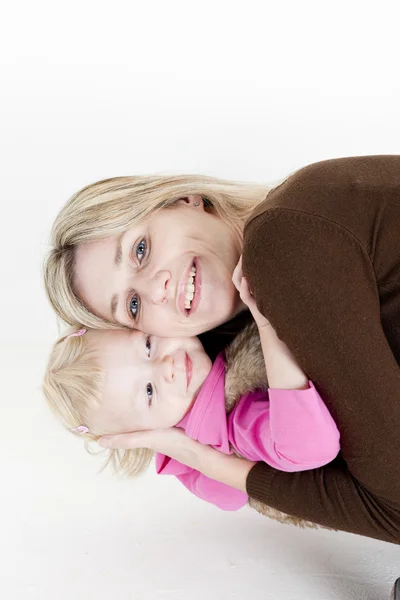 Portrét matky se svou malou dcerou — Stock fotografie