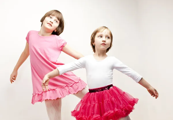 Iki kız kardeş dansçılar — Stok fotoğraf