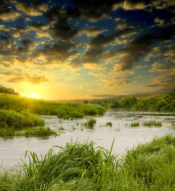 akşam sahne Nehri üzerinde