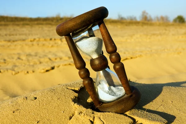 Пісочний годинник в пустелі — стокове фото