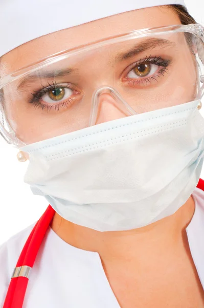 Rosto de um jovem médico em uma máscara protetora — Fotografia de Stock
