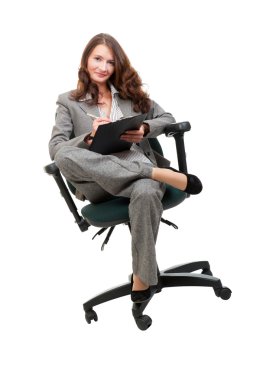 ofis koltuğu üzerinde genç iş kadını siiting
