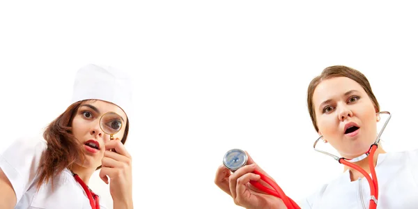 Dwa bardzo zaskoczony pielęgniarka robi badania lekarskie — Zdjęcie stockowe