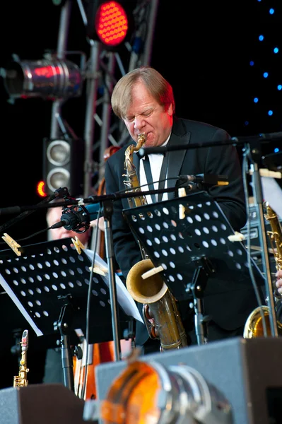 O músico de jazz russo Igor Butman realiza — Fotografia de Stock