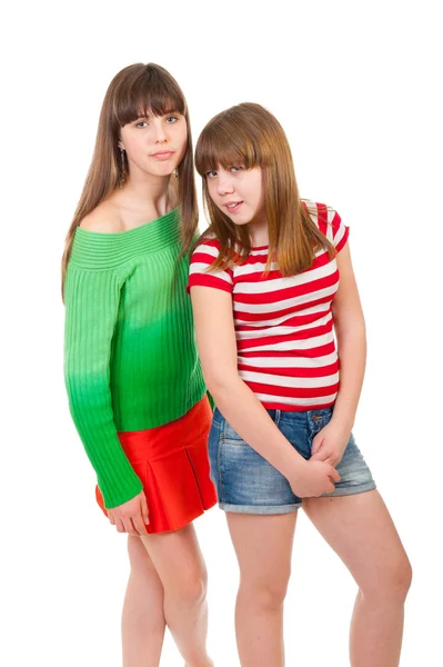 Ganzkörperporträt zweier Mädchen — Stockfoto