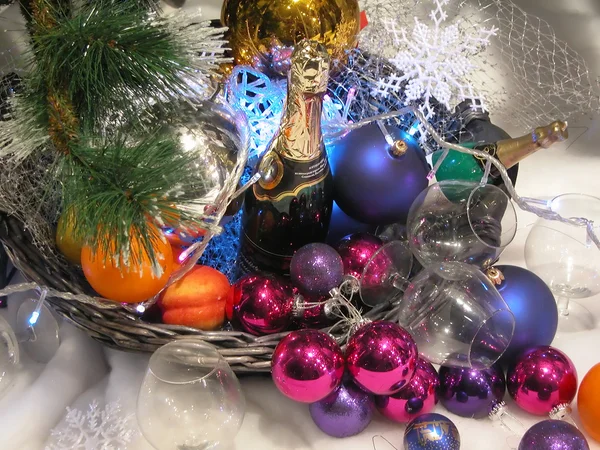 Vánoční hračky a champagne — Stock fotografie