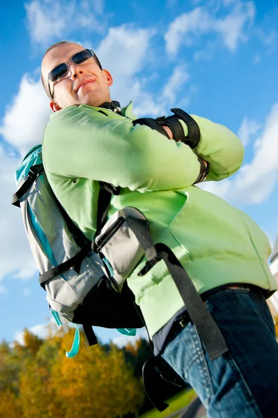 Happy young man with backpack in the park. — Stock Photo, Image
