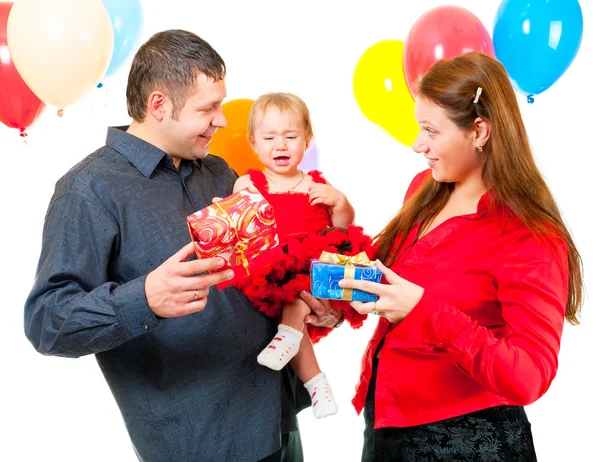 Os pais celebram o aniversário de sua filha — Fotografia de Stock