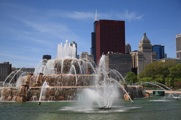 Чикаго горизонт і Букінгемський фонтан — стокове фото