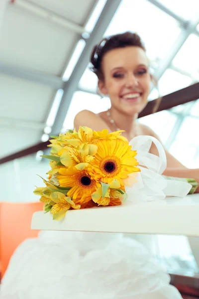 若い微笑の花嫁 — ストック写真