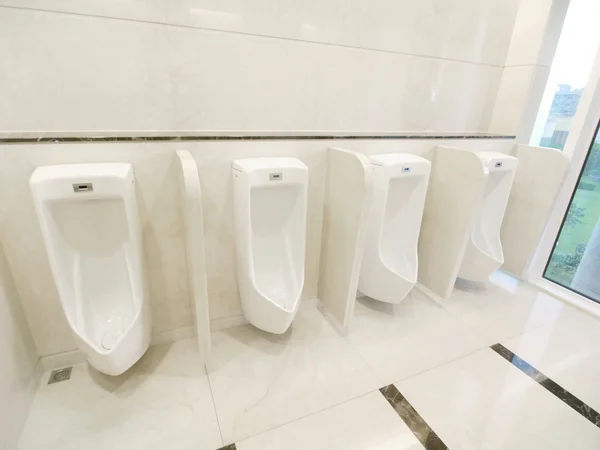 Homens lavatório — Fotografia de Stock