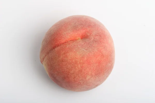 Perzik geïsoleerd — Stockfoto