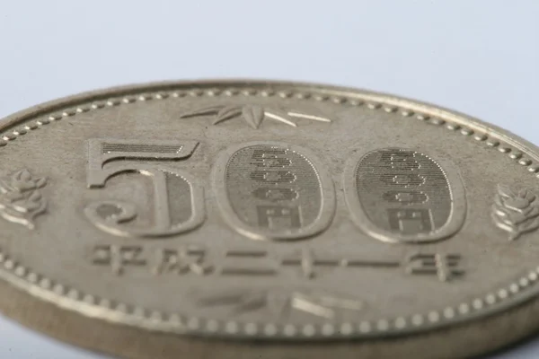Японская монета 100 иен — стоковое фото