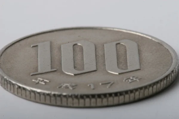 Японський 100 ієн монети — стокове фото