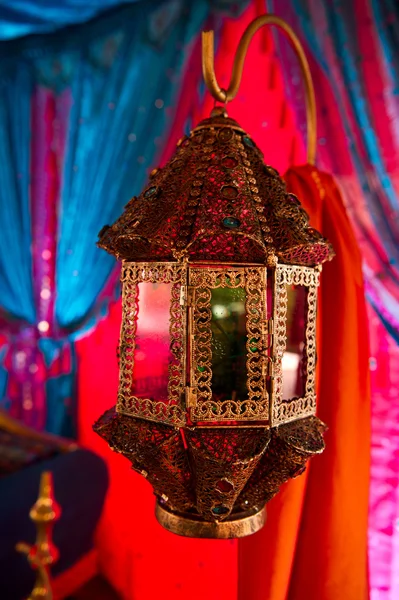 Декоративный индийский фонарь — стоковое фото