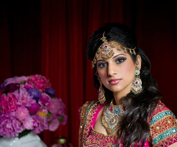 Красивая индийская невеста — стоковое фото