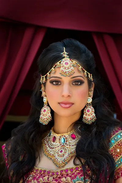 Portrét krásné indické nevěsty — Stock fotografie