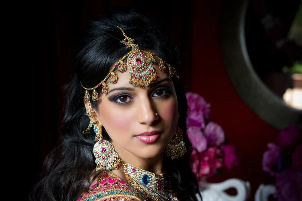 Linda noiva indiana Fotos De Bancos De Imagens Sem Royalties