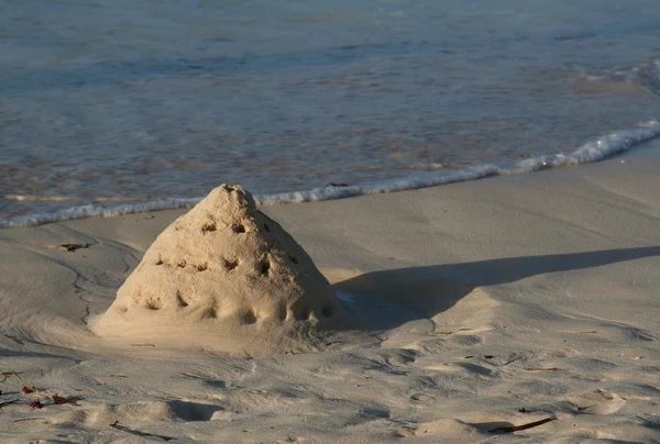 不安定な砂の城 — ストック写真