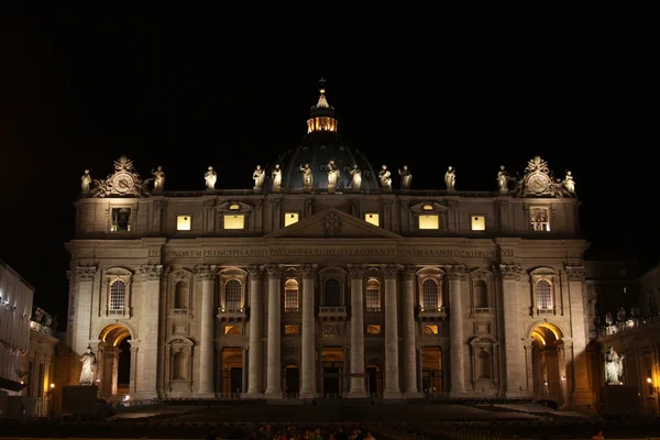暗いサンピエトロ大聖堂 — ストック写真