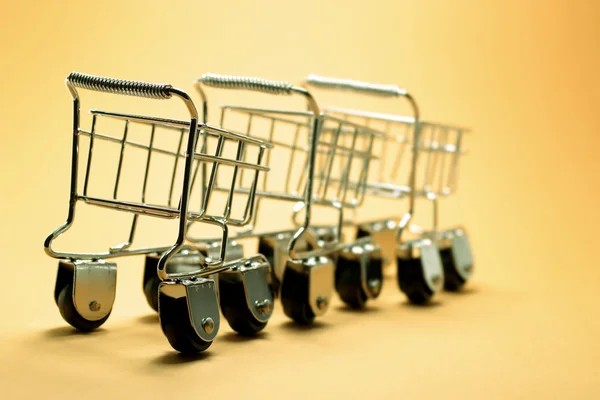 Miniaturní nákupní vozíky — Stock fotografie