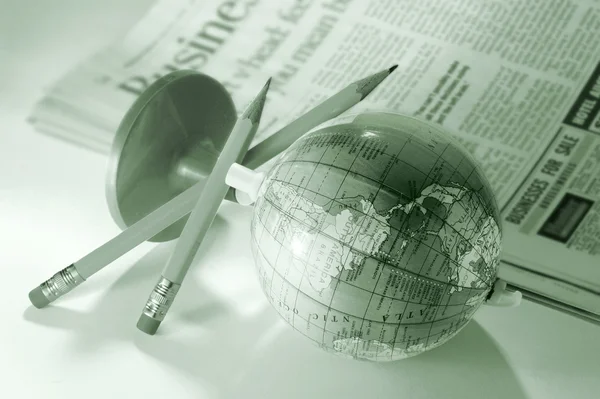 Globe and Financial Paper — Stock Photo, Image