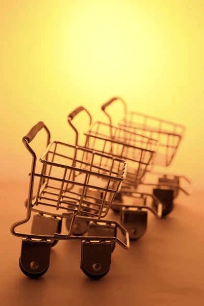 Miniaturní nákupní vozíky — Stock fotografie