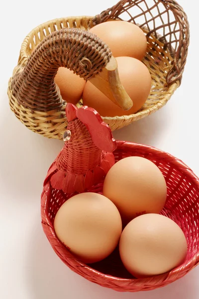 Huevos en cestas —  Fotos de Stock