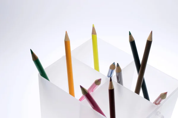 Färg pennor i hållare — Stockfoto