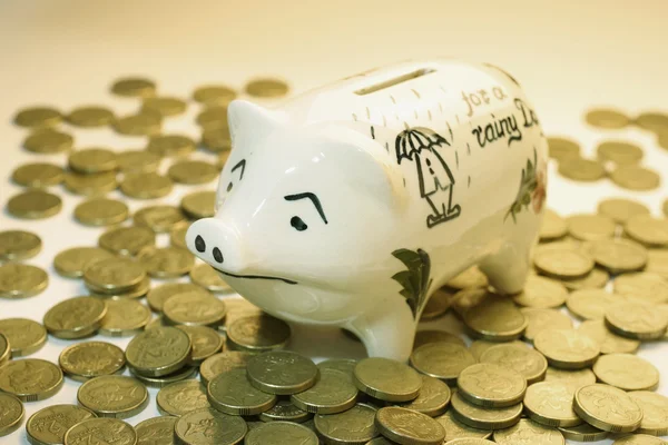 Piggybank とコイン — ストック写真