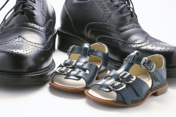 Çocuk ve erkek ayakkabı — Stok fotoğraf