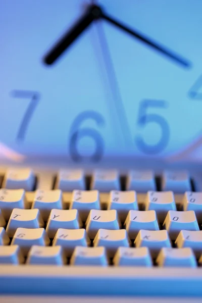 Computer Keyboard and Clock — Stock Photo, Image