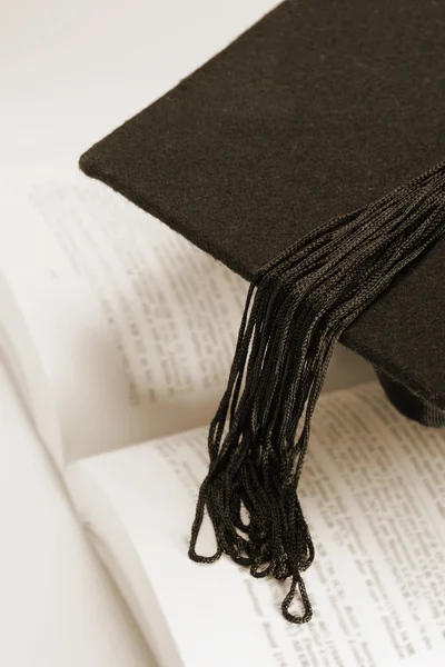 Mortarboard and Book — Stock Photo, Image
