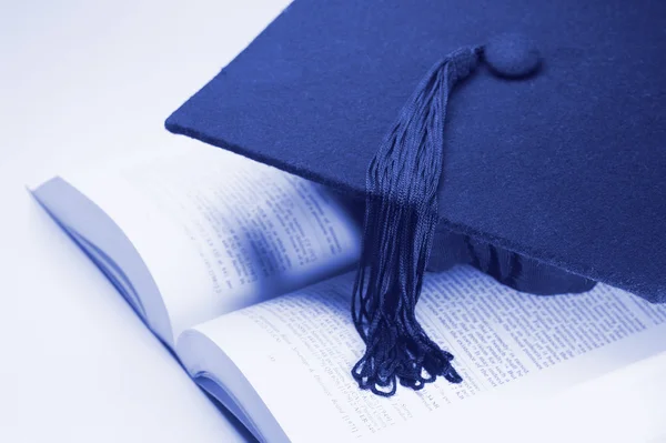 Mortarboard and Book — Stock Photo, Image