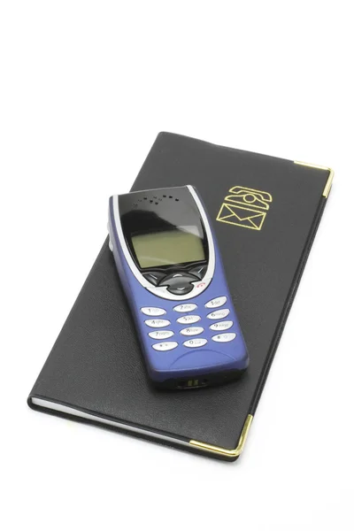Mobiele telefoon en notebook — Stockfoto
