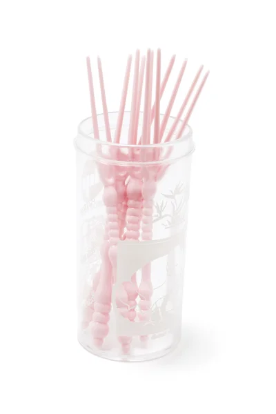 Пластиковые вилки для фондю в стеклянной бутылке — стоковое фото