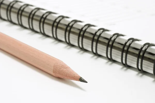 Bleistift auf Taschenplaner — Stockfoto